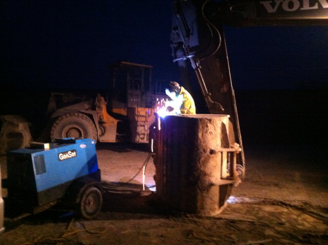 Mobile onsite excavator bucket repair in a lime quarry near Ely